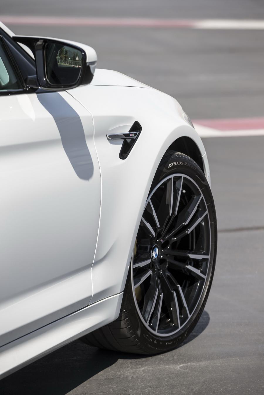 Детали экстерьера BMW M5 (F90) 2018 года  (NA) (фото 7 из 40)
